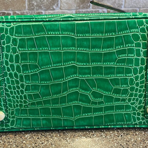 Vibrant Green Crocodile-Embossed Tote - Picture 3 of 8